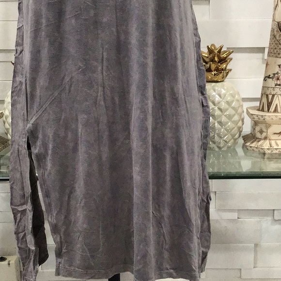 🆕 Distressed Front Pocket Sleeveless Tank Top - Picture 3 of 12